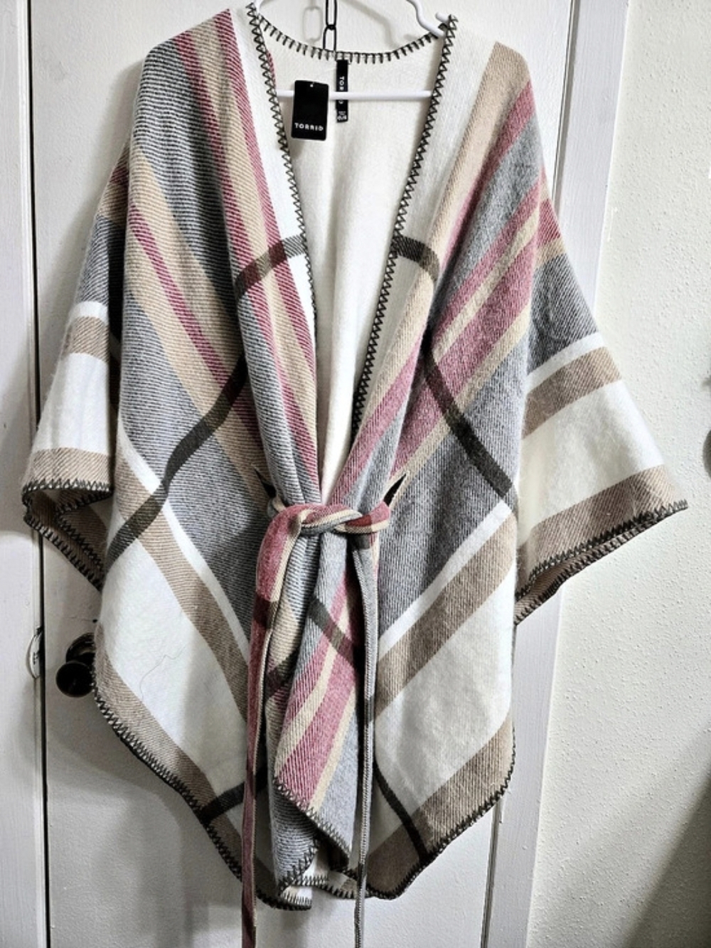 TORRID Plaid Poncho in White & Pink Size 0/0 NWT